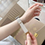 GAACAL Apple Watch Series 1-8/SE1-2(38/40/41mm)用マグネット式PUレザーバンド ホワイト×シルバー W00186WA-イメージ3